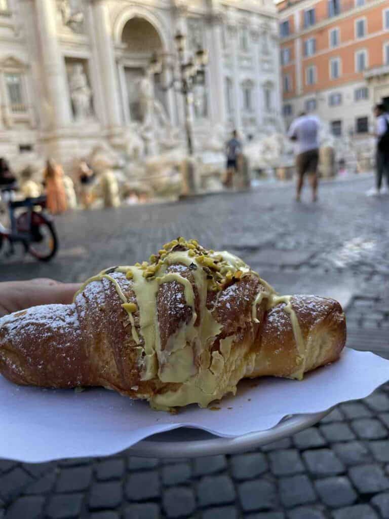 pistachio croissant trevi